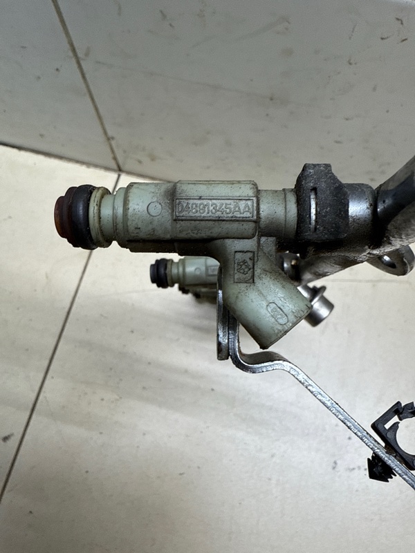 Топливная рампа с форсунками Stratus 2000 JR EDZ 2429cm 150лс