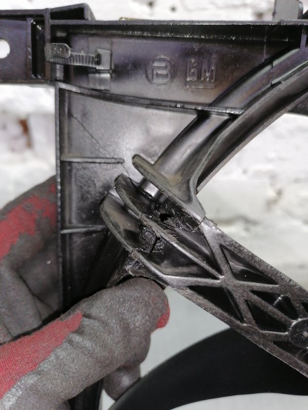 Вентилятор радиатора Corsa C 2004 5dr хэтчбек Z12XEP 1229см 80лс бенз