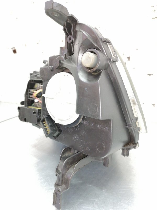 Фара передняя правая Corsa C 2004 5dr хэтчбек Z12XEP 1229см 80лс бенз