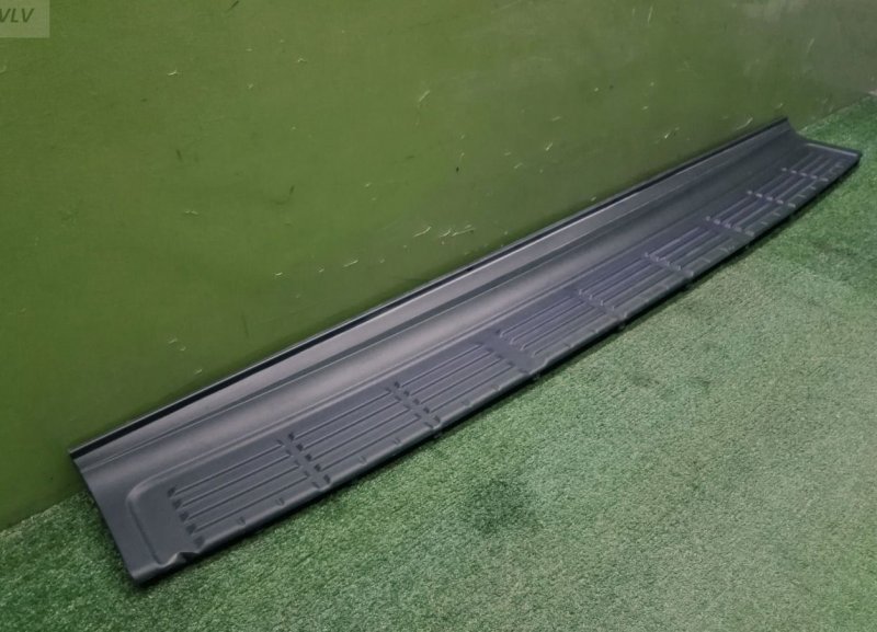 Накладка бампера задняя Land Cruiser 200