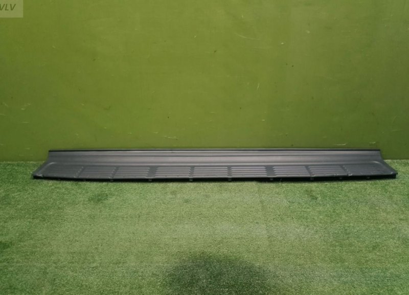 Накладка бампера задняя Toyota Land Cruiser 200