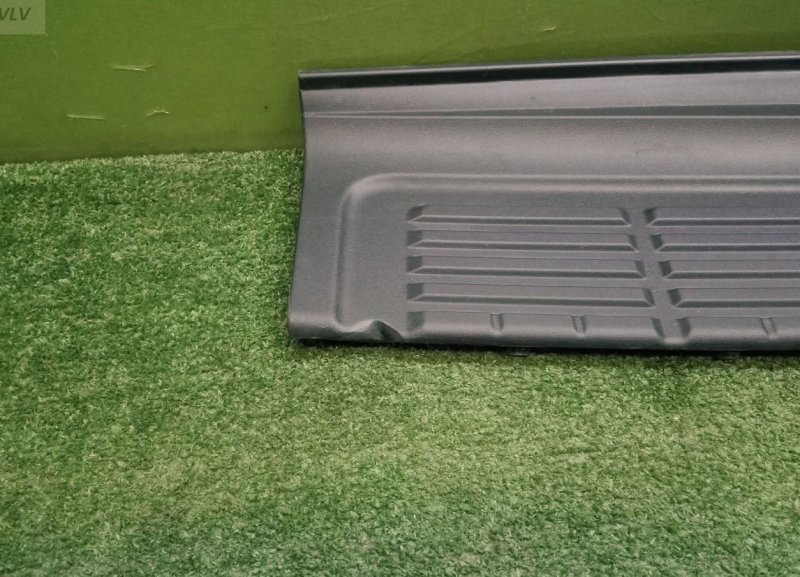 Накладка бампера задняя Land Cruiser 200