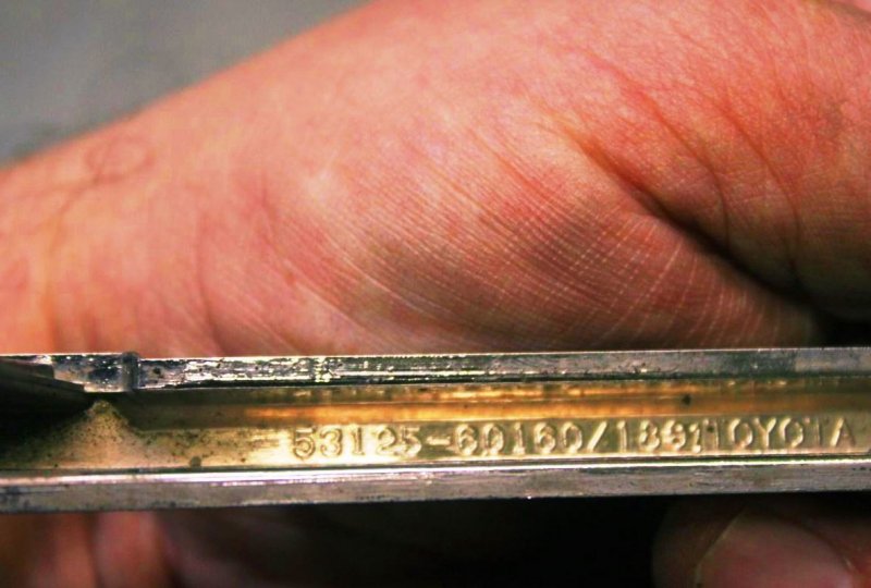 Накладка решетки радиатора левая Toyota Land Cruiser 200 Накладка решетки радиатора левая Toyota Land Cruiser 200