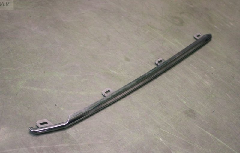 Хром решетки радиатора правый Land Cruiser 200