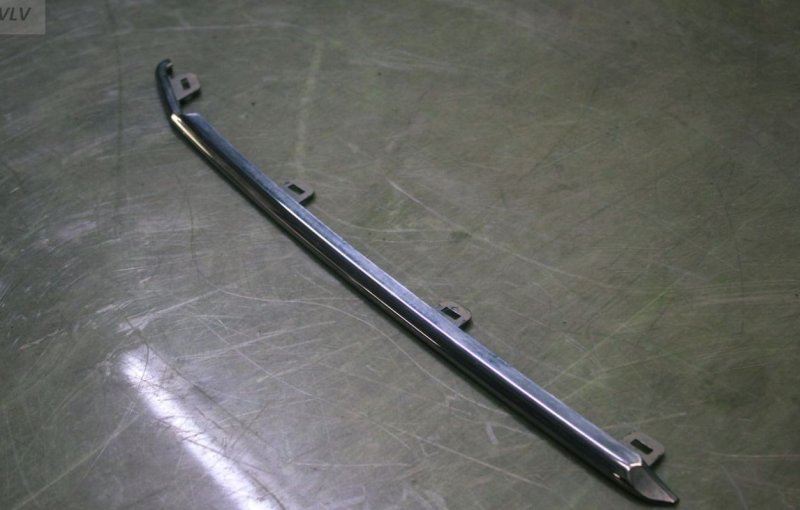 Хром решетки радиатора правый Toyota Land Cruiser 200