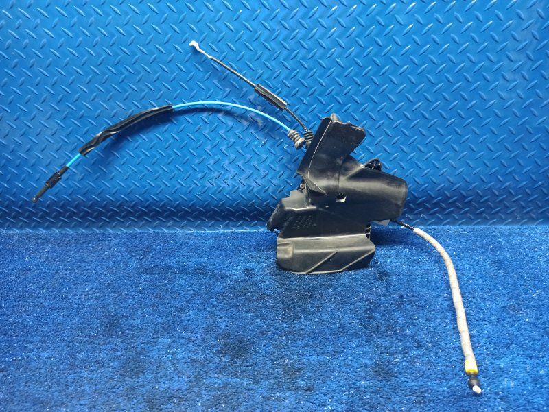 Замок двери задний правый Mercedes C W204 A2047303035 контрактная