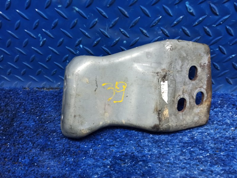 Кожух выпускного коллектора Mazda 3 BL PE1740071A контрактная