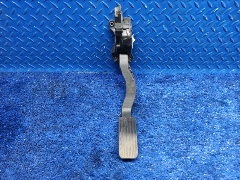 Педаль газа Peugeot 208 9671433780 Б/У