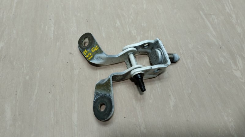 Петля двери багажника правая Jeep Grand Cherokee WK2 68065878AF контрактная