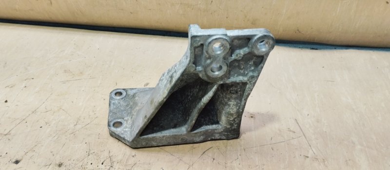 Кронштейн двигателя правый G37 V36 VQ37VHR