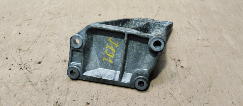 Кронштейн двигателя правый G37 V36 VQ37VHR
