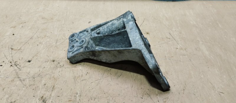 Кронштейн двигателя правый G37 V36 VQ37VHR