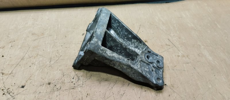 Кронштейн двигателя правый G37 V36 VQ37VHR
