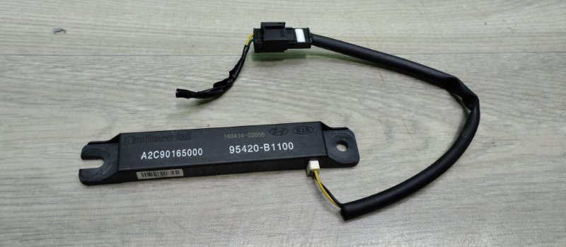 Запчасть антенна бесключевого доступа Hyundai Genesis DH 95420B1100 Б/У Антенна бесключевого доступа Hyundai Genesis DH 95420B1100 Б/У