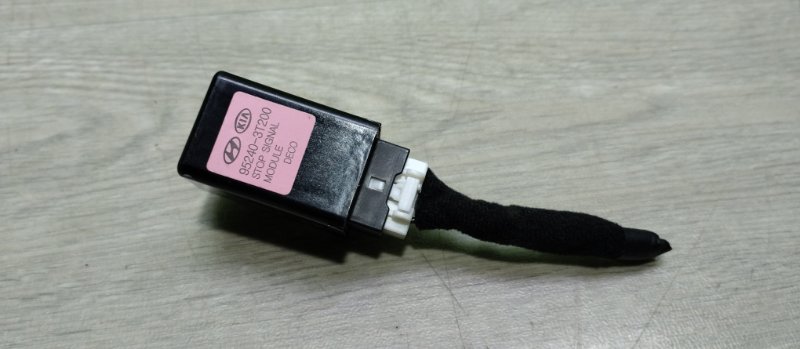 Запчасть реле стоп сигнала Hyundai Genesis DH 952403T200 Б/У Реле стоп сигнала Hyundai Genesis DH 952403T200 Б/У