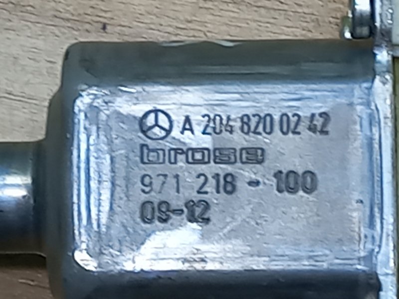 Мотор стеклоподъемника передний правый C W204