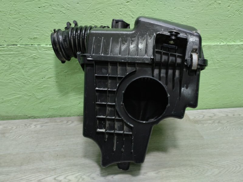 Корпус воздушного фильтра Mazda 3 BL PE-VPS PE2G13320D Б/У