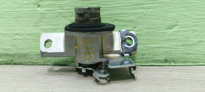 Замок багажника CAMRY XV70 Замок багажника CAMRY XV70