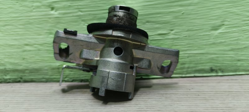 Замок багажника TOYOTA CAMRY XV70 Замок багажника TOYOTA CAMRY XV70