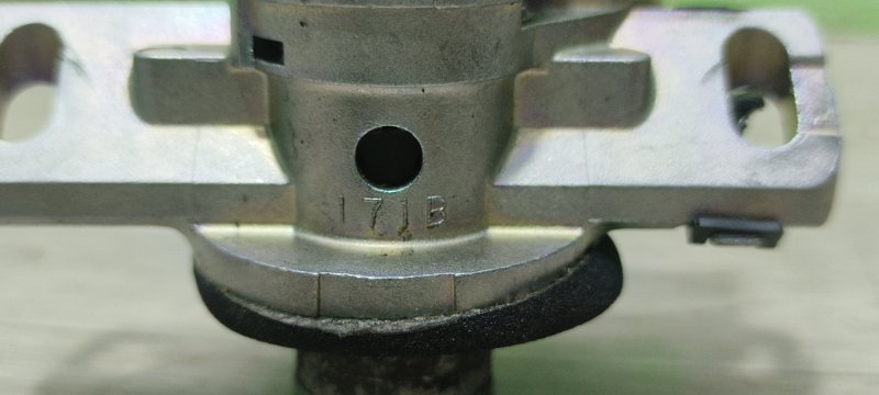 Замок багажника CAMRY XV70 Замок багажника CAMRY XV70