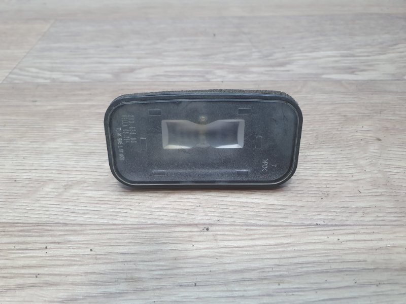 Запчасть плафон подсветки номера TOYOTA CAMRY XV70 8120406030 контрактная Плафон подсветки номера TOYOTA CAMRY XV70 8120406030 контрактная