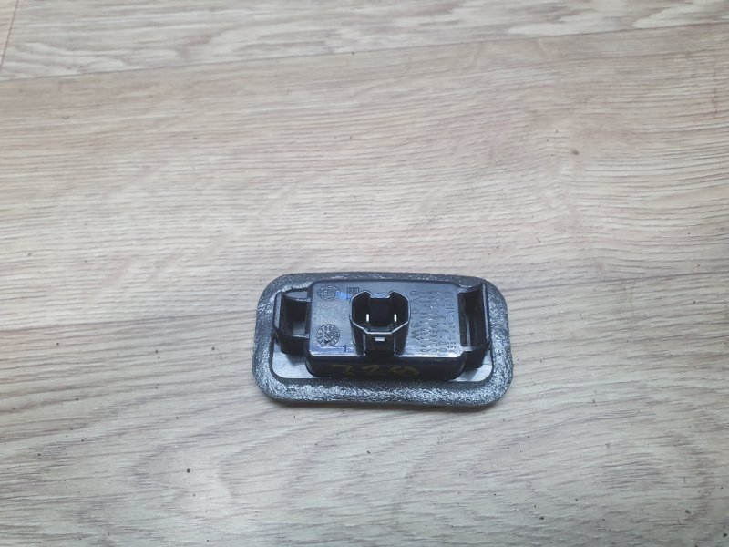 Плафон подсветки номера CAMRY XV70 Плафон подсветки номера CAMRY XV70