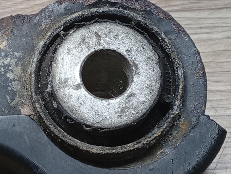 Рычаг подвески задний E W212