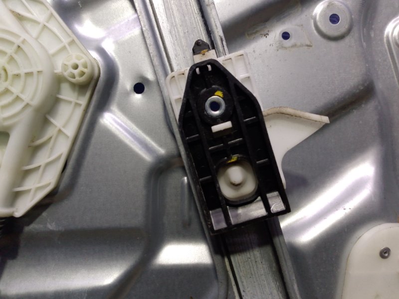 Стеклоподъемник передний правый Sorento XM Стеклоподъемник передний правый Sorento XM