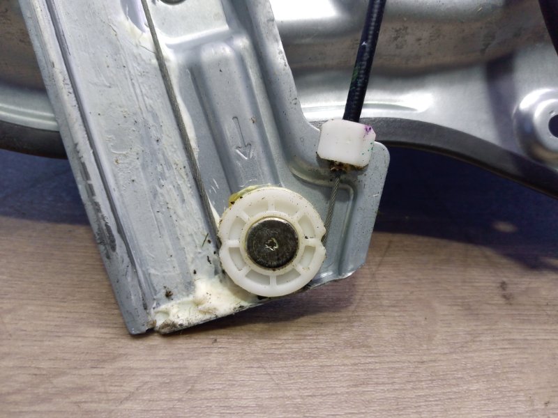 Стеклоподъемник передний правый Sorento XM Стеклоподъемник передний правый Sorento XM