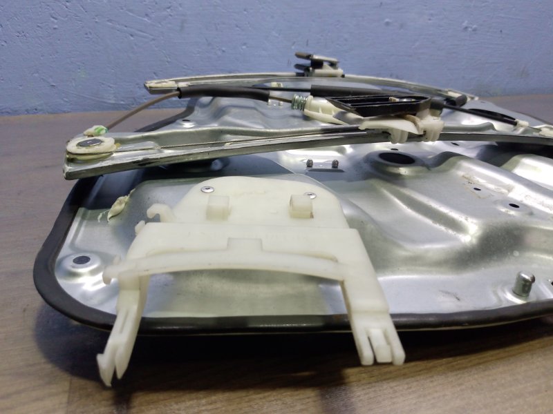 Стеклоподъемник передний правый Sorento XM Стеклоподъемник передний правый Sorento XM