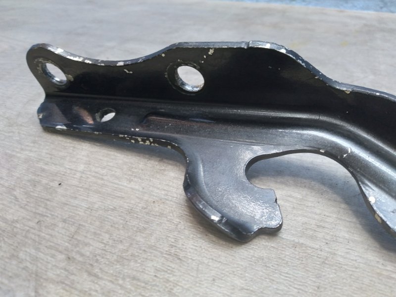 Петля капота правая Grand Cherokee WK2