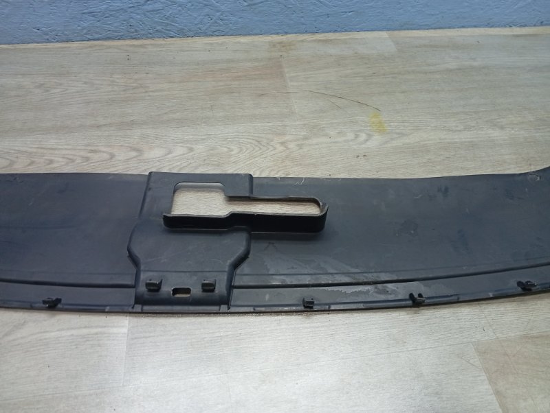 Накладка замка капота Q7 4LB