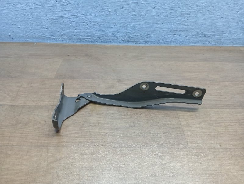 Петля капота левая Pilot YF4 Петля капота левая Pilot YF4