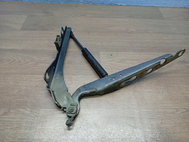 Петля капота левая VOLVO S60 RS 30716744 контрактная