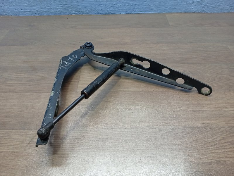 Петля капота левая S60 RS