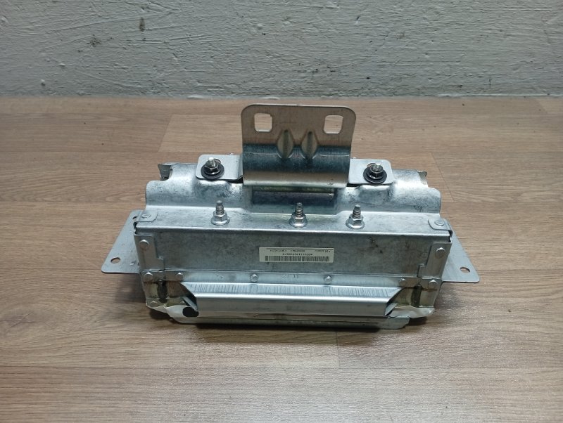 Подушка безопасности в торпеду Range Rover Sport L320