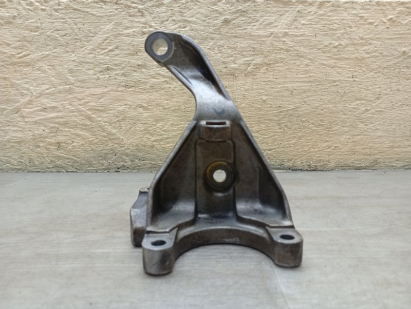 Кронштейн насоса ГУР SRX 2 LF1