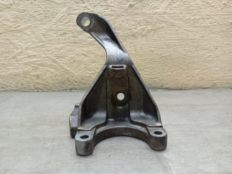 Кронштейн насоса ГУР SRX 2 LF1