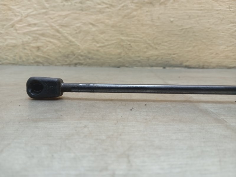 Амортизатор капота правый Sorento XM