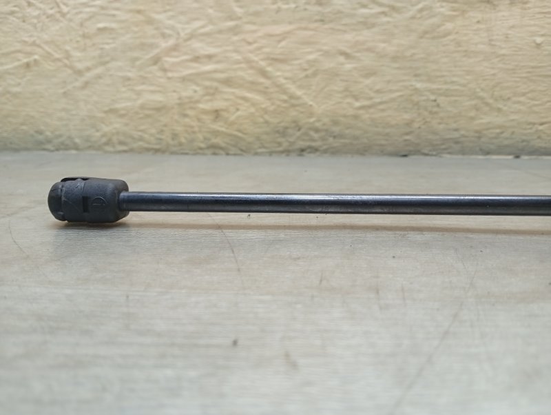 Амортизатор капота правый Sorento XM