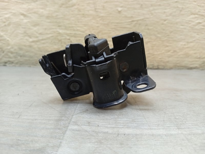 Замок капота M W164 Замок капота M W164