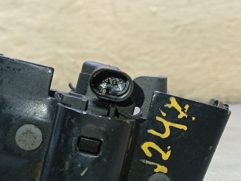 Замок капота M W164 Замок капота M W164