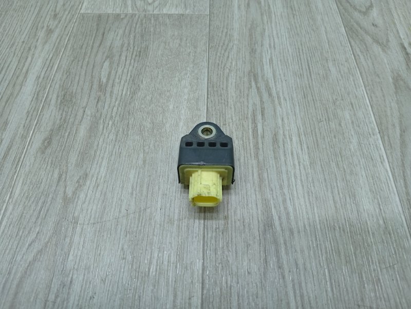 Запчасть датчик удара Subaru FORESTER SJ9 98231SG000 Б/У Датчик удара Subaru FORESTER SJ9 98231SG000 Б/У