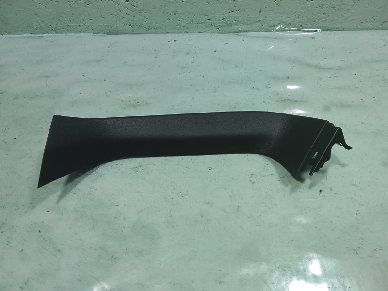 Обшивка крышки багажника правая Subaru FORESTER SJ9 94330SG000VH Б/У