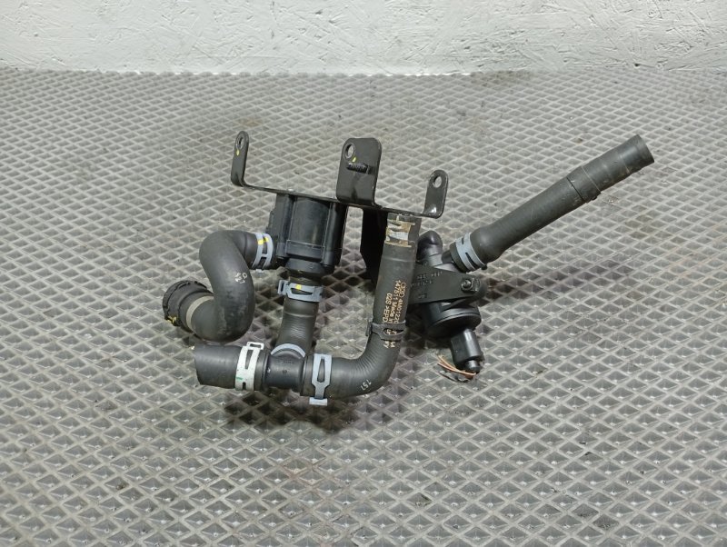 Насос водяной Audi Q7 4M CREC 06H121601P контрактная