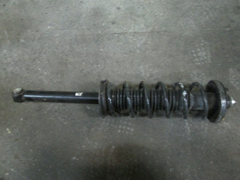 Амортизатор передний с ушком honda accord. Амортизаторы задние аккорд 7. Амортизаторы хонда аккорд 7 2. Втулки передних амортизаторов honda accord 8. Амортизаторы задние аккорд 7.