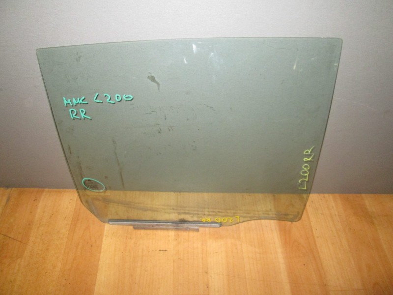 Стекло боковое Mitsubishi L200 KB4T 4D56 2008 заднее правое