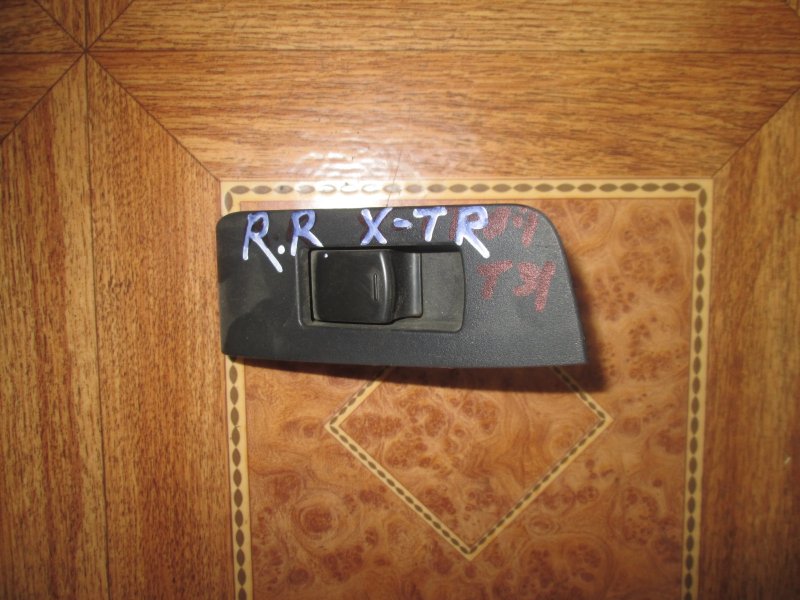Кнопка стеклоподъемника Nissan X-Trail T31 QR25DE 2012 задняя