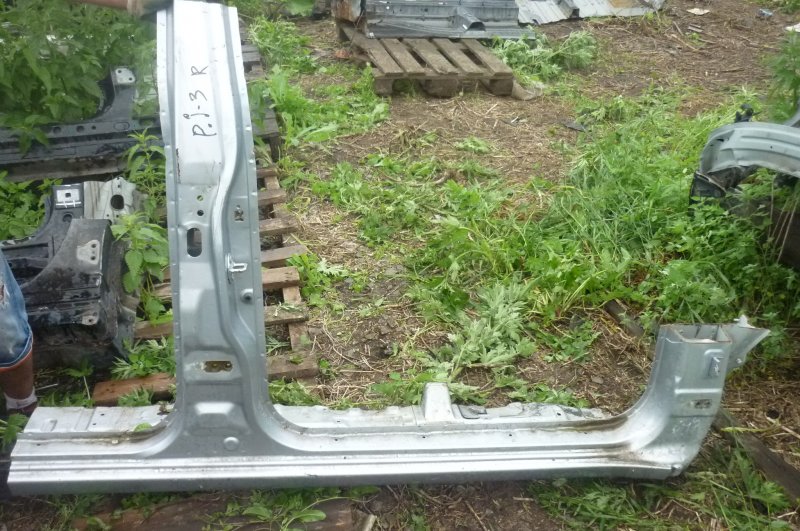 Стойка кузова Mitsubishi Pajero Sport KH4W 4D56 2012 правая