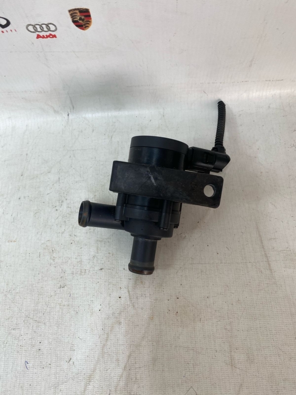ПОМПА Volkswagen Tiguan 2013 5N1 CTHA 1K0965561F контрактная